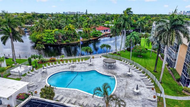 3040 NE 16th Ave 310, Oakland Park, FL 33334