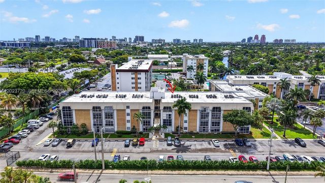 3040 NE 16th Ave 310, Oakland Park, FL 33334