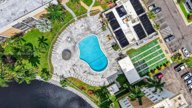 3040 NE 16th Ave 310, Oakland Park, FL 33334