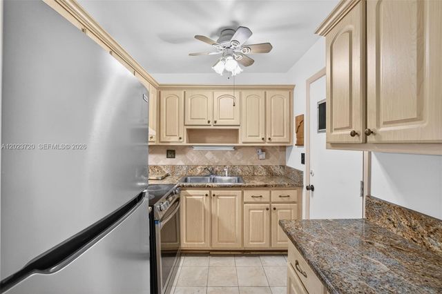 3040 NE 16th Ave 310, Oakland Park, FL 33334