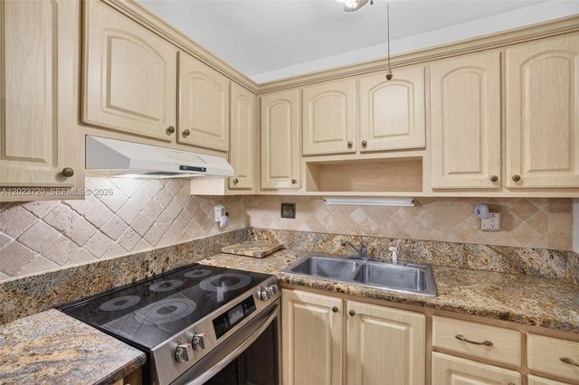 3040 NE 16th Ave 310, Oakland Park, FL 33334