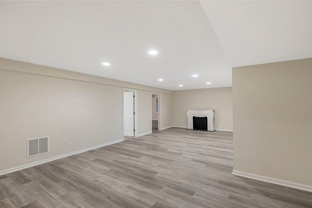 488 White Oak Lane, Lake Barrington, IL 60010