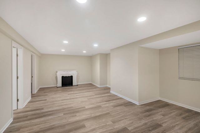488 White Oak Lane, Lake Barrington, IL 60010