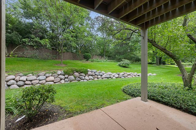 488 White Oak Lane, Lake Barrington, IL 60010