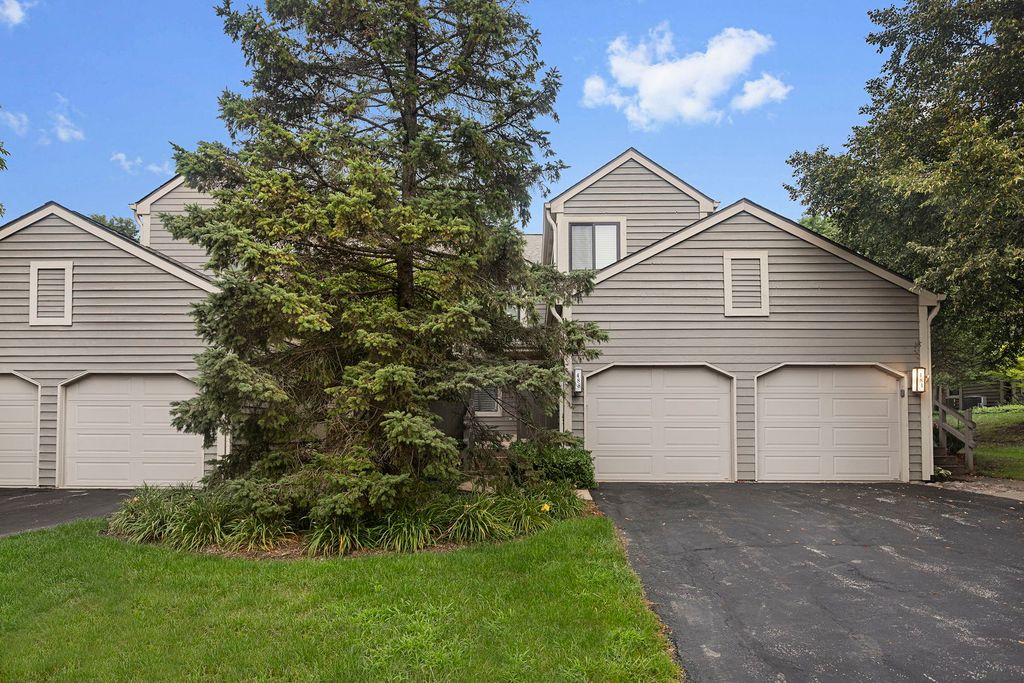 488 White Oak Lane, Lake Barrington, IL 60010