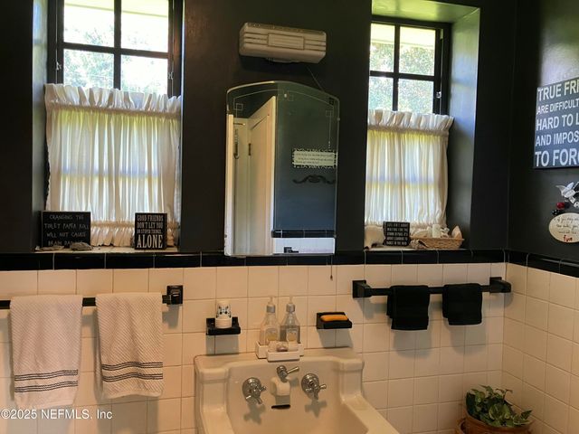 1375 CEDAR BAY Road, Jacksonville, FL 32218