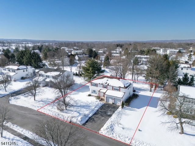 16 Aberdeen Cir, Raritan Twp., NJ 08822