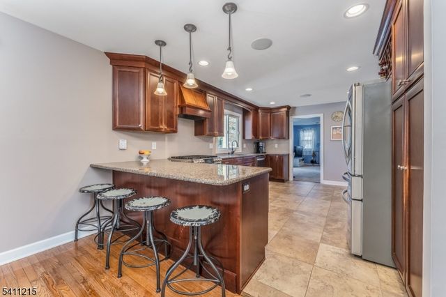 16 Aberdeen Cir, Raritan Twp., NJ 08822