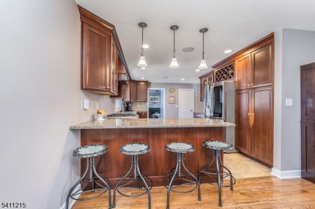 16 Aberdeen Cir, Raritan Twp., NJ 08822