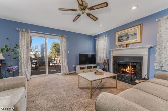 16 Aberdeen Cir, Raritan Twp., NJ 08822