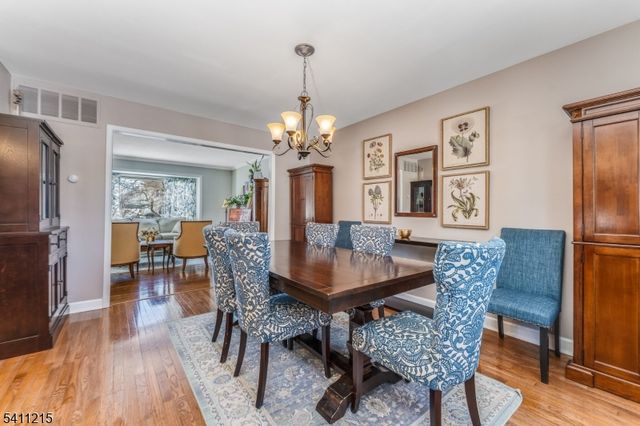 16 Aberdeen Cir, Raritan Twp., NJ 08822