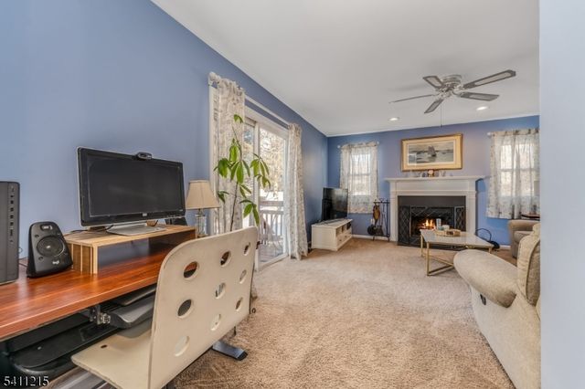 16 Aberdeen Cir, Raritan Twp., NJ 08822