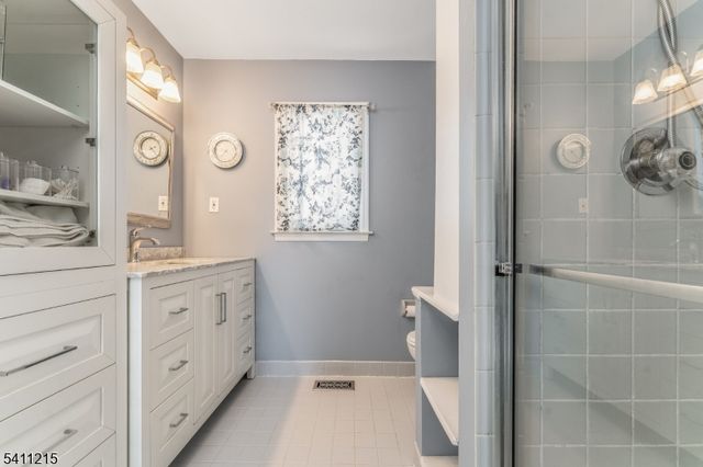 16 Aberdeen Cir, Raritan Twp., NJ 08822