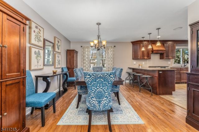 16 Aberdeen Cir, Raritan Twp., NJ 08822