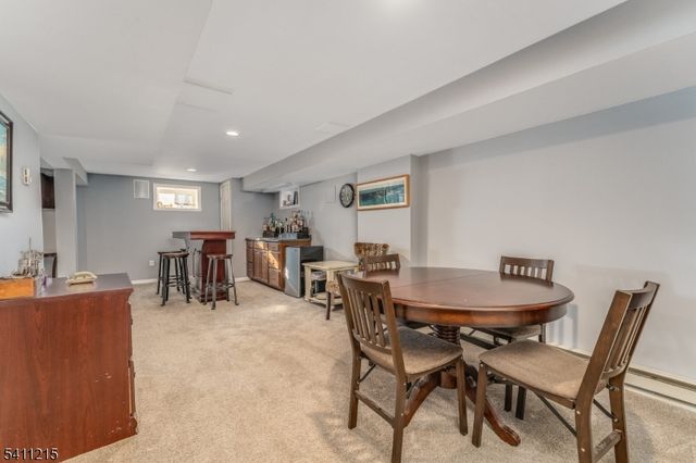 16 Aberdeen Cir, Raritan Twp., NJ 08822