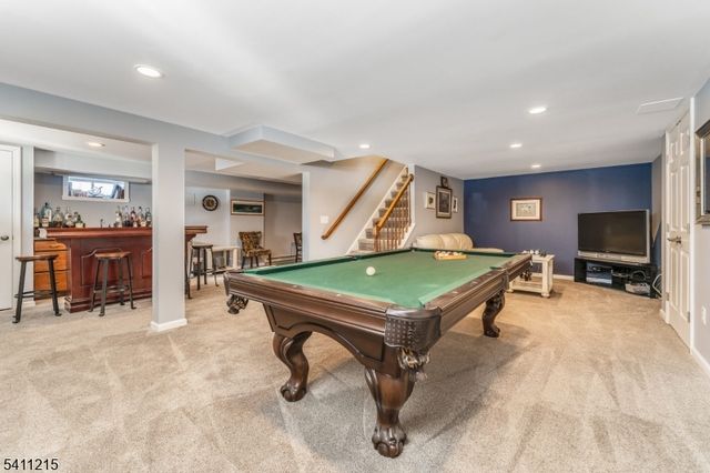 16 Aberdeen Cir, Raritan Twp., NJ 08822