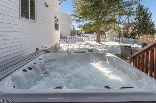 16 Aberdeen Cir, Raritan Twp., NJ 08822