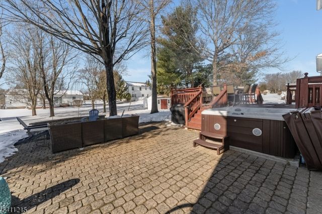 16 Aberdeen Cir, Raritan Twp., NJ 08822