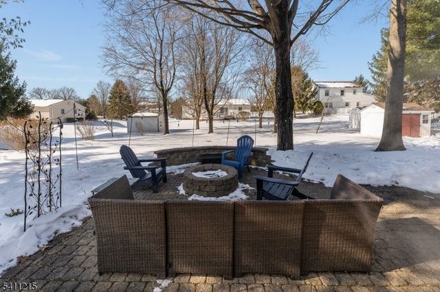 16 Aberdeen Cir, Raritan Twp., NJ 08822