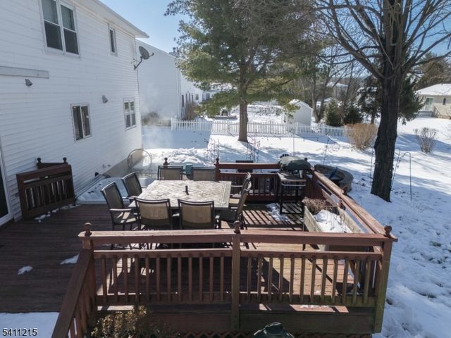 16 Aberdeen Cir, Raritan Twp., NJ 08822