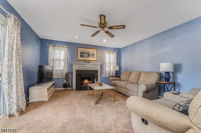 16 Aberdeen Cir, Raritan Twp., NJ 08822