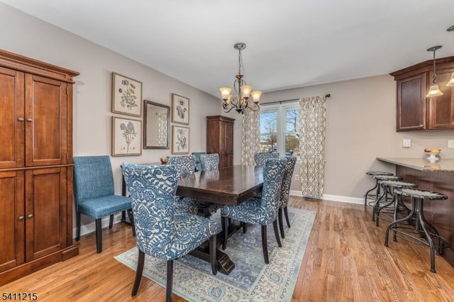 16 Aberdeen Cir, Raritan Twp., NJ 08822