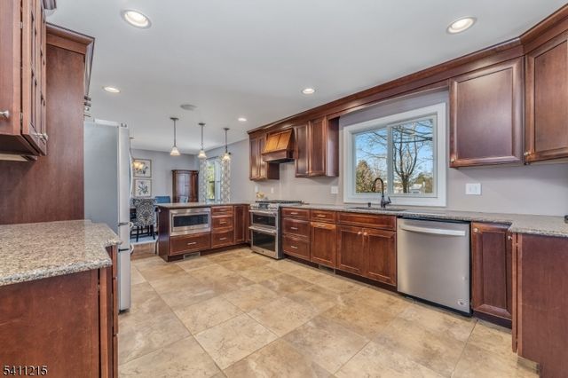 16 Aberdeen Cir, Raritan Twp., NJ 08822