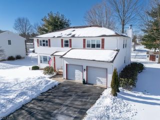 16 Aberdeen Cir, Raritan Twp., NJ 08822