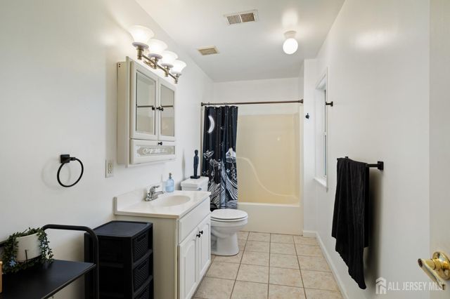1042 Maxim Southard Road, Howell, NJ 07731