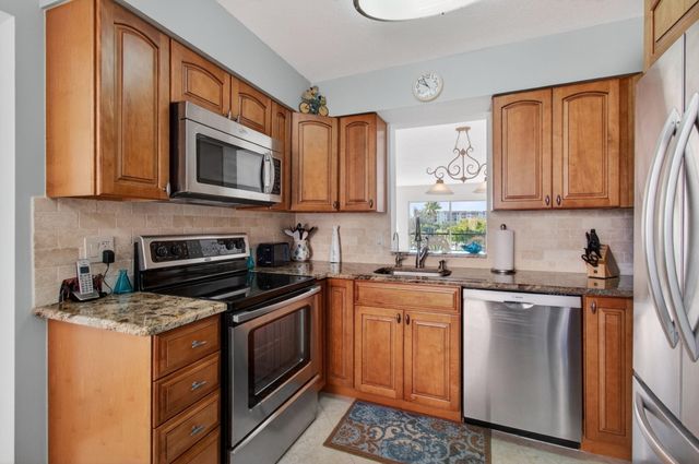 7006 Huntington Lane 404, Delray Beach, FL 33446