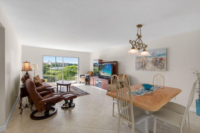 7006 Huntington Lane 404, Delray Beach, FL 33446