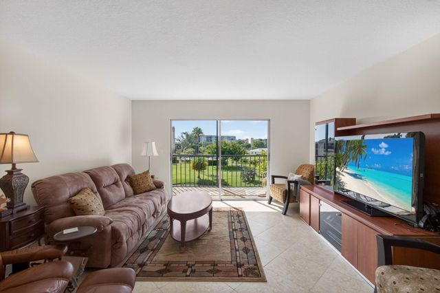 7006 Huntington Lane 404, Delray Beach, FL 33446