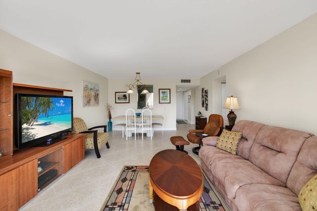 7006 Huntington Lane 404, Delray Beach, FL 33446