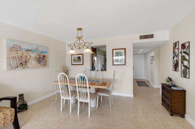 7006 Huntington Lane 404, Delray Beach, FL 33446