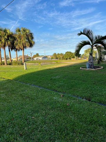 1637 SW Taurus Ln, Port St. Lucie, FL 34984