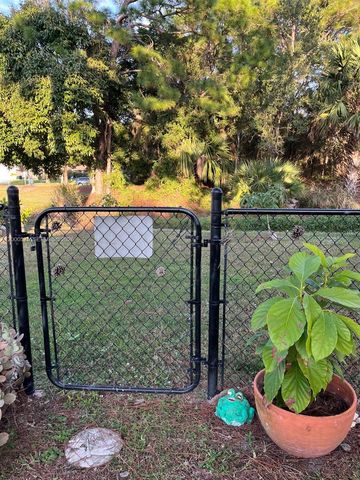 1637 SW Taurus Ln, Port St. Lucie, FL 34984