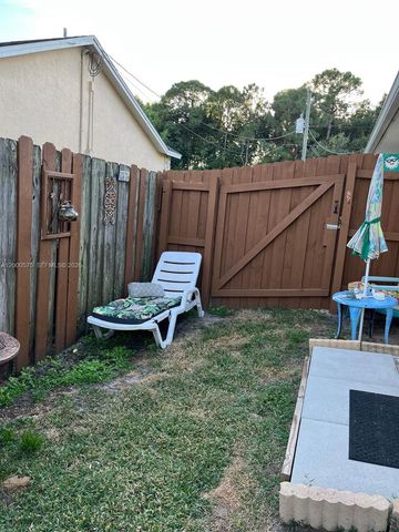 1637 SW Taurus Ln, Port St. Lucie, FL 34984