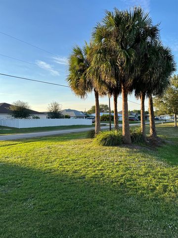 1637 SW Taurus Ln, Port St. Lucie, FL 34984