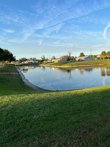 1637 SW Taurus Ln, Port St. Lucie, FL 34984