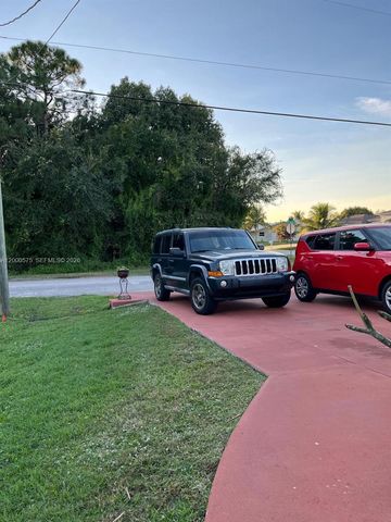 1637 SW Taurus Ln, Port St. Lucie, FL 34984