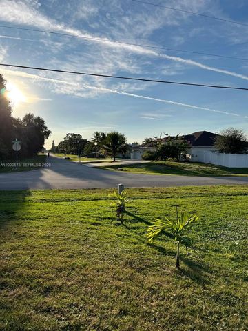 1637 SW Taurus Ln, Port St. Lucie, FL 34984