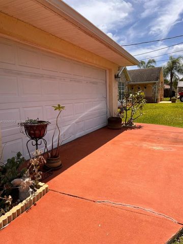 1637 SW Taurus Ln, Port St. Lucie, FL 34984