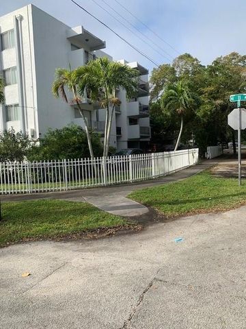 1090 NE 129th Street 202, North Miami, FL 33161