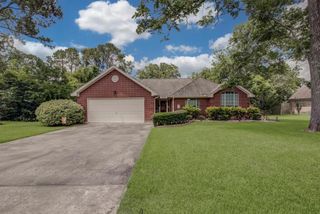 226 Sleepy Hollow Drive, Lake Jackson, TX 77566