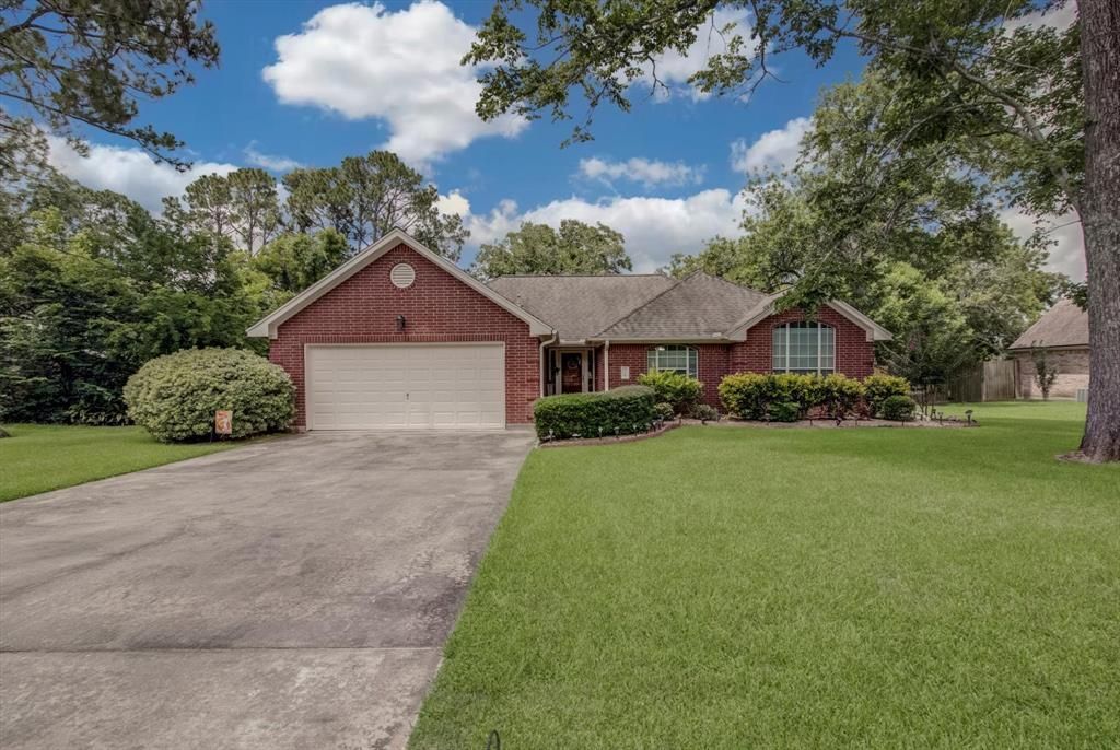 226 Sleepy Hollow Drive, Lake Jackson, TX 77566