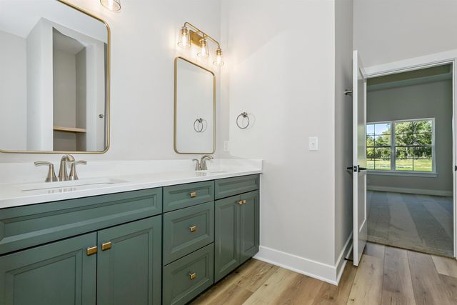 433 E Lexington Ln, Andover, KS 67002