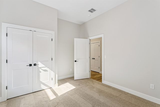 433 E Lexington Ln, Andover, KS 67002