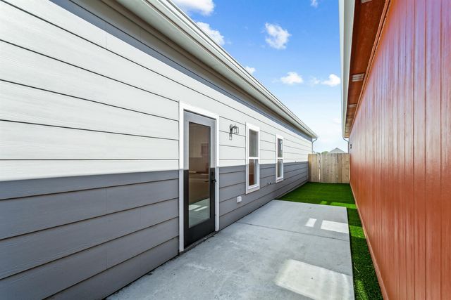 433 E Lexington Ln, Andover, KS 67002