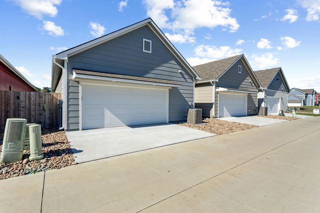 433 E Lexington Ln, Andover, KS 67002