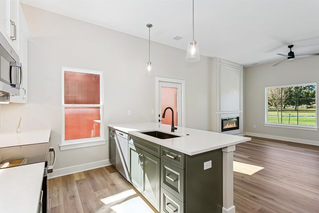 433 E Lexington Ln, Andover, KS 67002